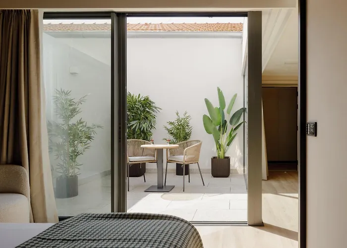 Отель Porto River Soul 4*