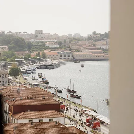 Отель Porto River Soul 4*